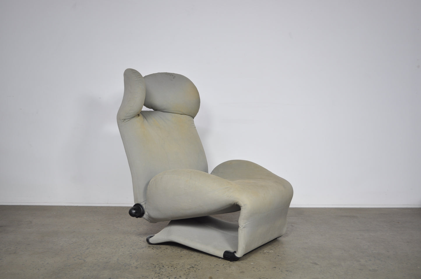 Wink Lounge Chair by Toshiyuki Kita for Cassina. Restoration project.