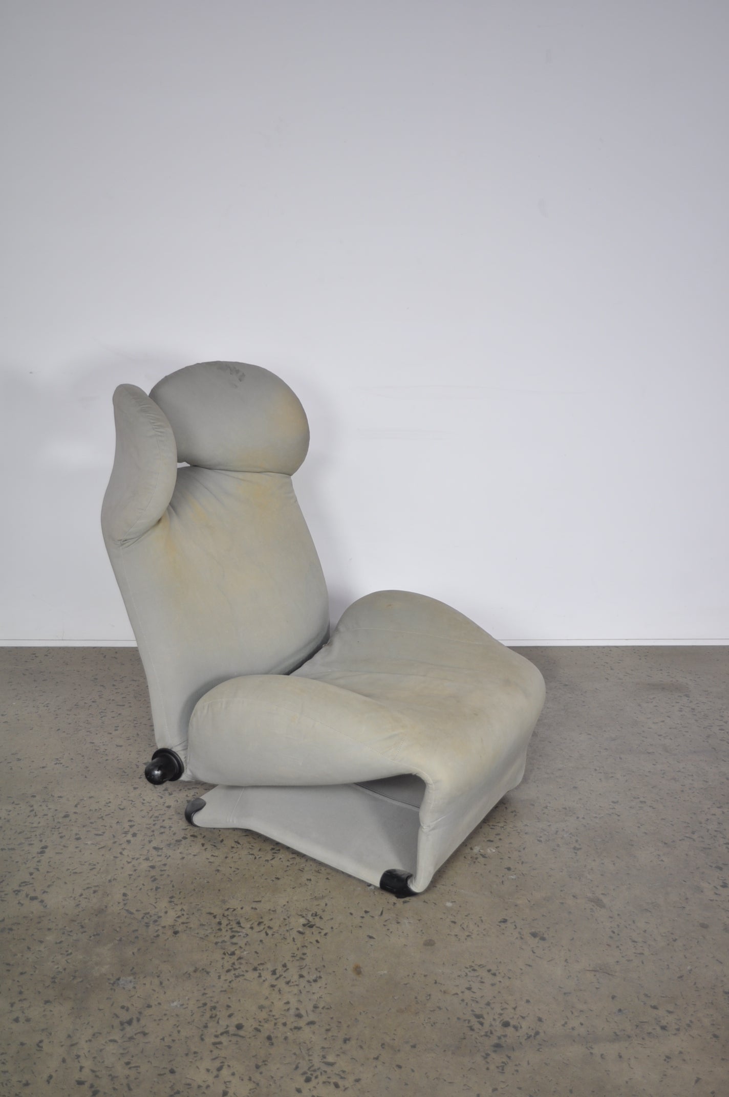 Wink Lounge Chair by Toshiyuki Kita for Cassina. Restoration project.