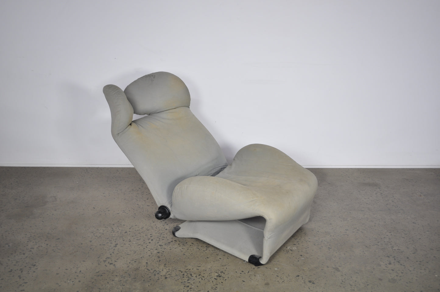 Wink Lounge Chair by Toshiyuki Kita for Cassina. Restoration project.