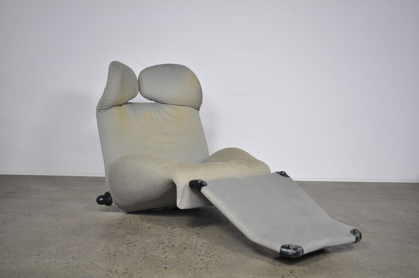 Wink Lounge Chair by Toshiyuki Kita for Cassina. Restoration project.