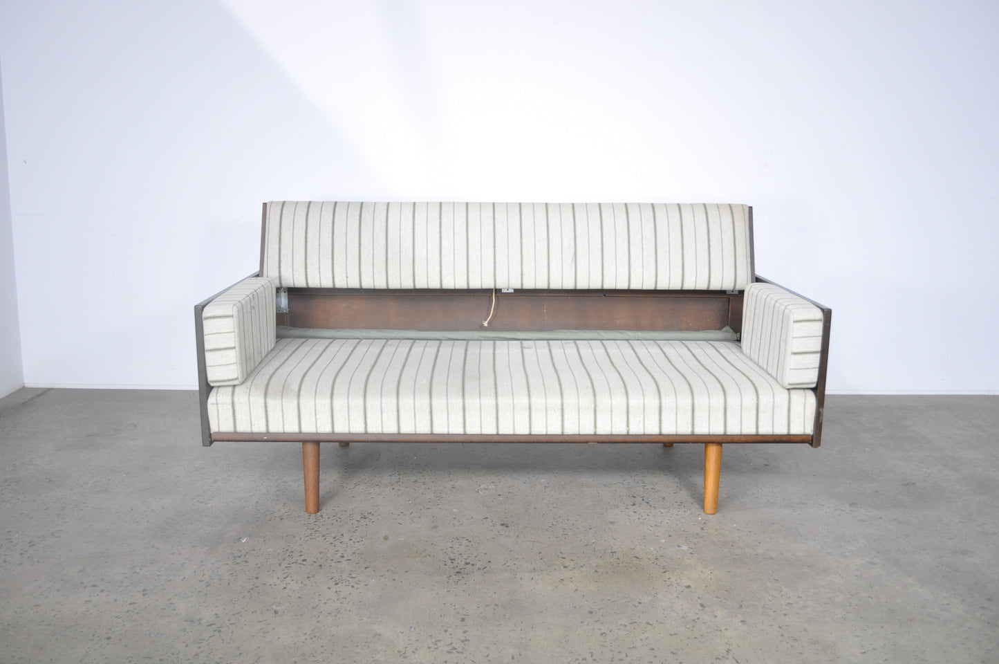 Hans J. Wegner GE6 Daybed Sofa for GETAMA.