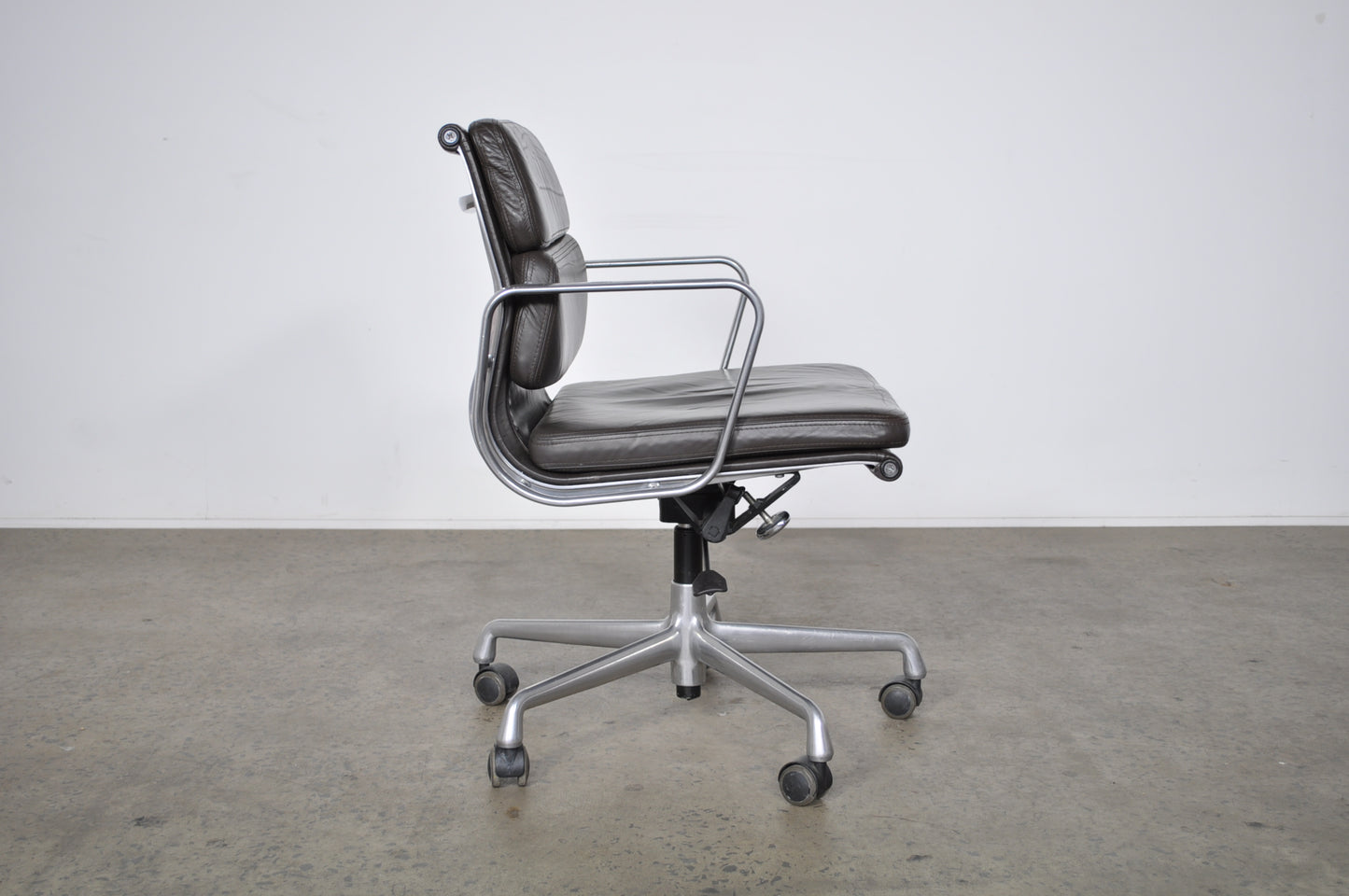 Eames Soft Pad Group Management Chair.