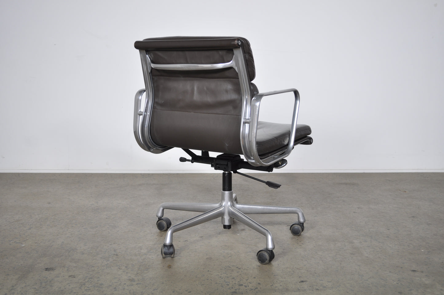 Eames Soft Pad Group Management Chair.