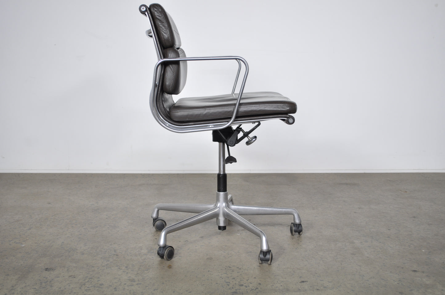 Eames Soft Pad Group Management Chair.