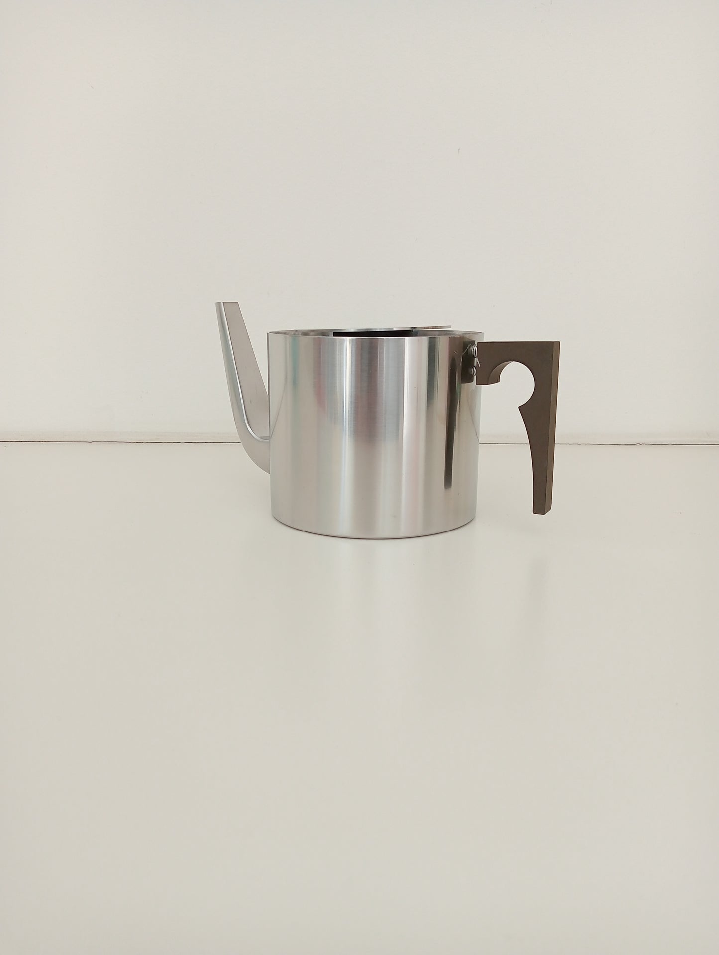 Stelton Arne Jacobsen teapot 1.25 litre.