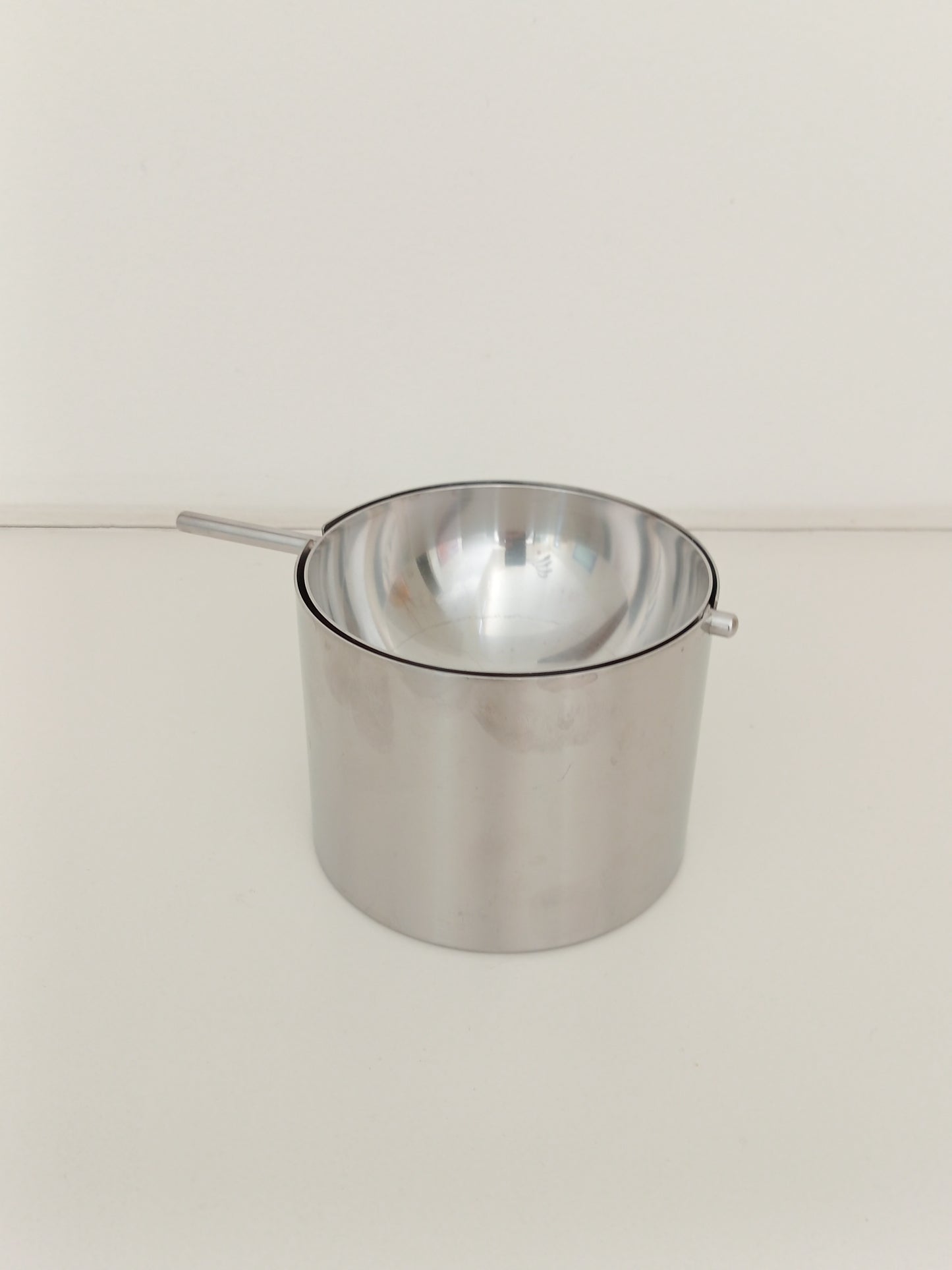Stelton Arne Jacobsen revolving ashtray H 8 cm.