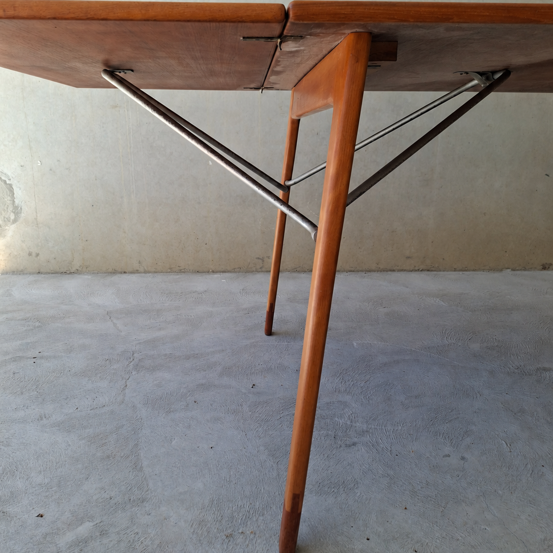 Børge Mogensen Drop-Leaf Dining Table for Søborg Møbelfabrik.