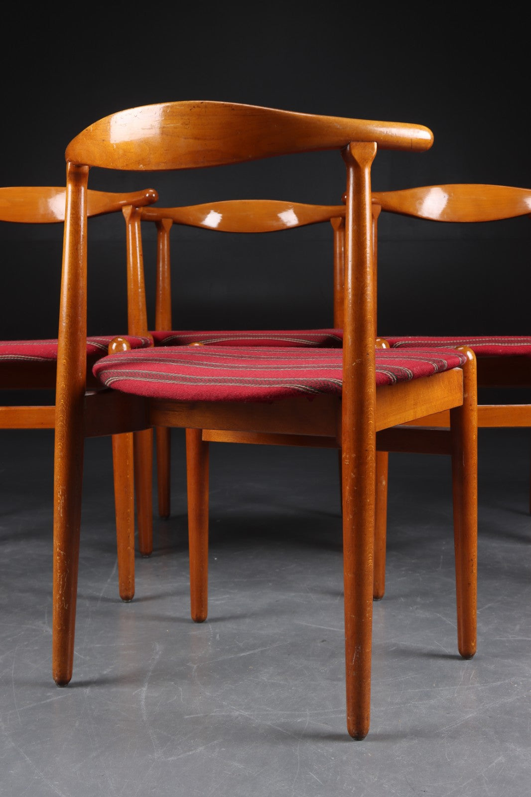 Hans J. Wegner for Fritz Hansen. Set of six dining chairs, model 708. To be restored.