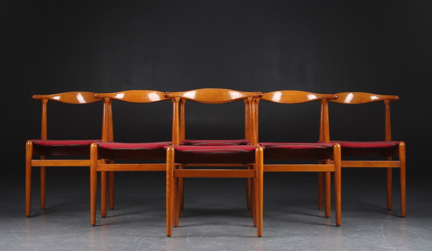 Hans J. Wegner for Fritz Hansen. Set of six dining chairs, model 708. To be restored.