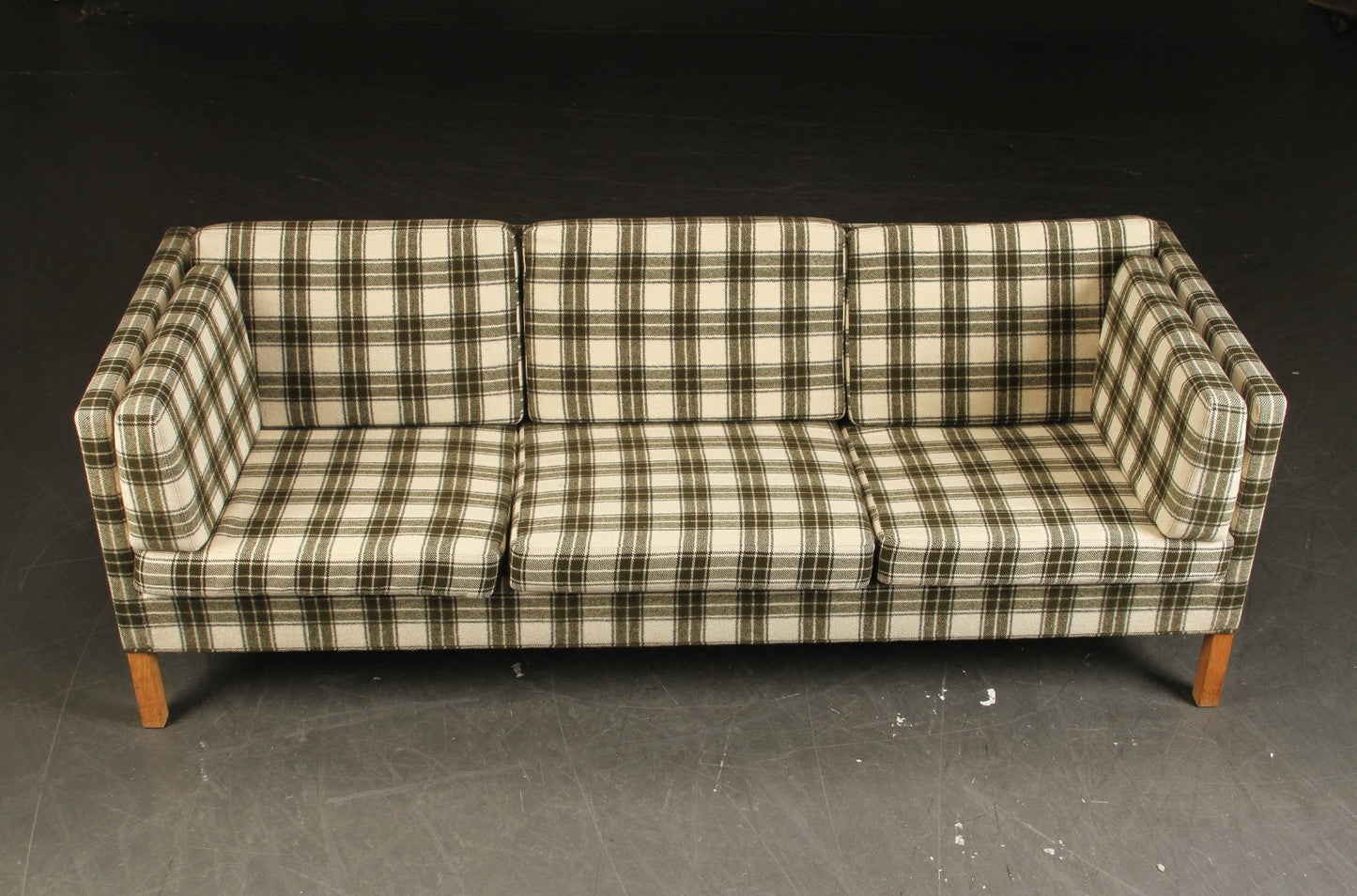 Børge Mogensen Three-person sofa, model 2443. To be restored.