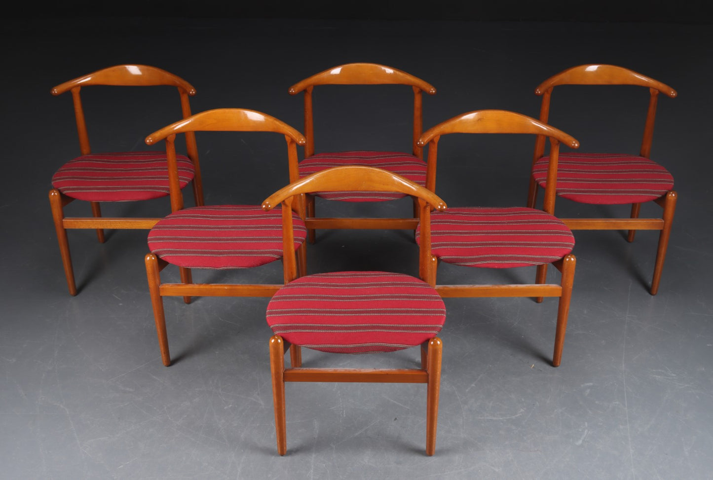 Hans J. Wegner for Fritz Hansen. Set of six dining chairs, model 708. To be restored.