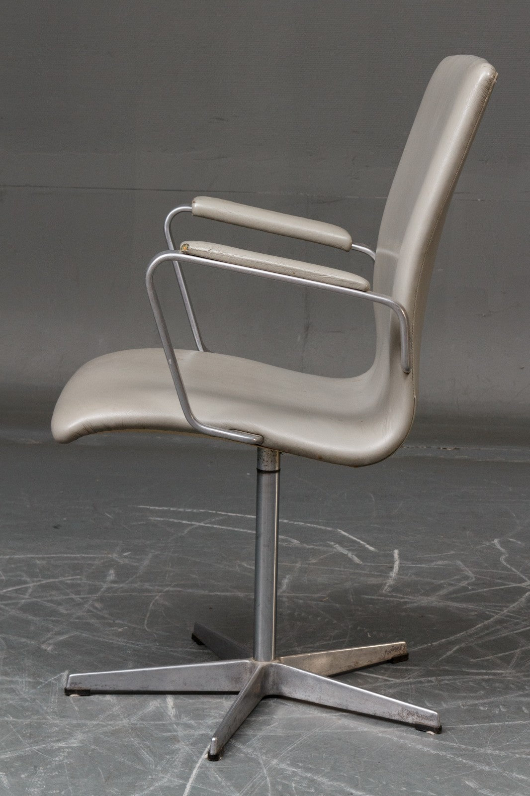 Arne Jacobsen Oxford chairs 3271 Model.