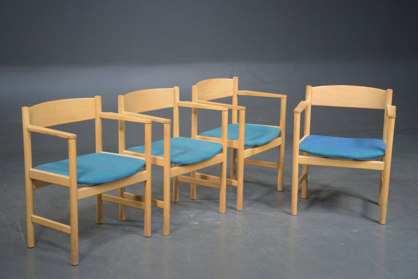 Set of 8 Børge Mogensen model 3235 dining chair. Under restoration.