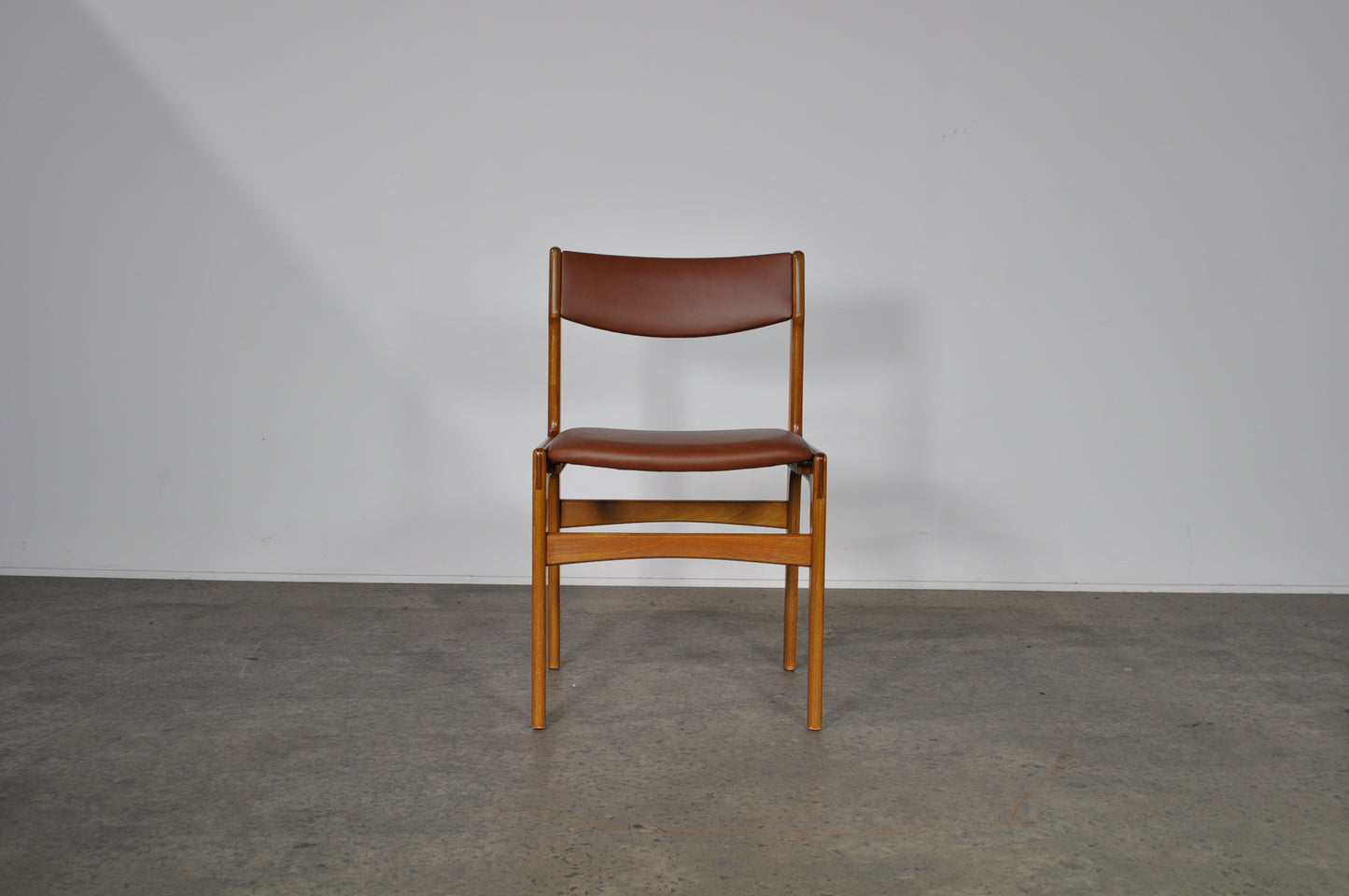 Erik Buch Teak dining chairs.Set of 8 In brown leather.