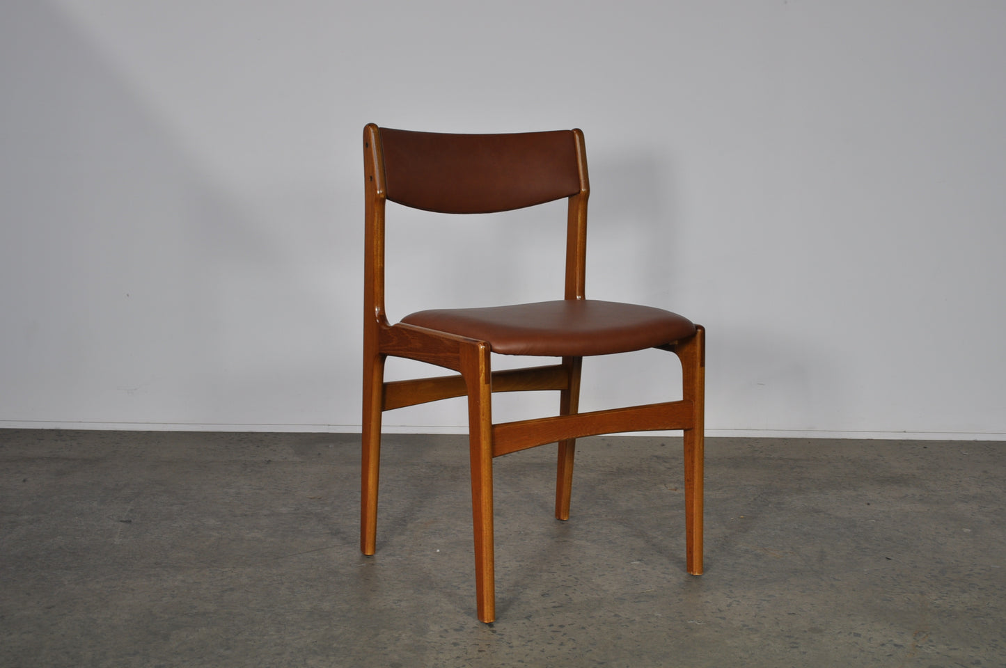 Erik Buch Teak dining chairs.Set of 8 In brown leather.