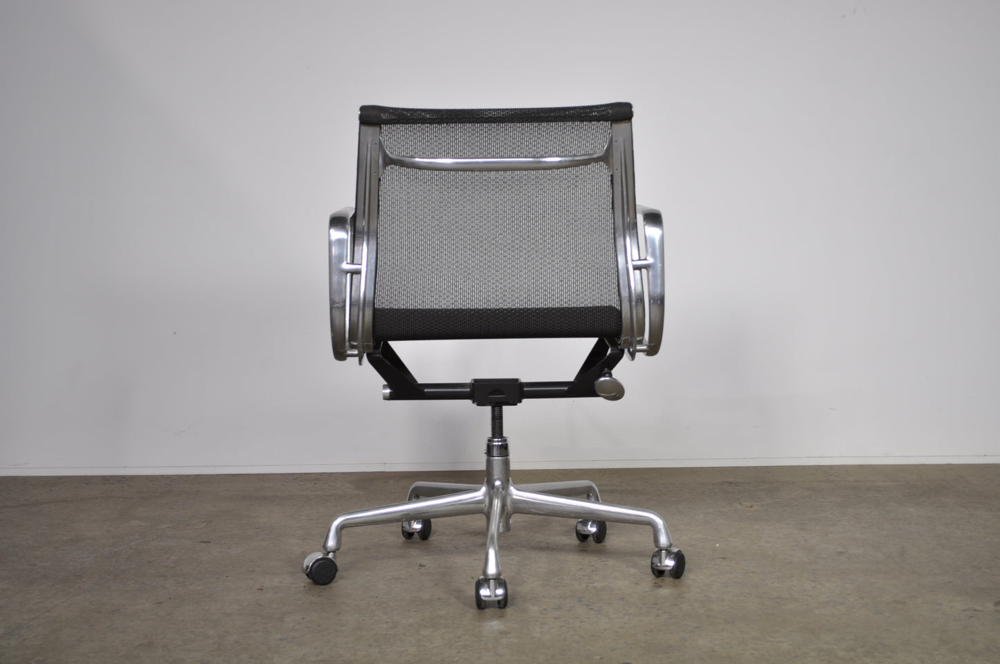 Aluminium Group Management Chair with Mesh .