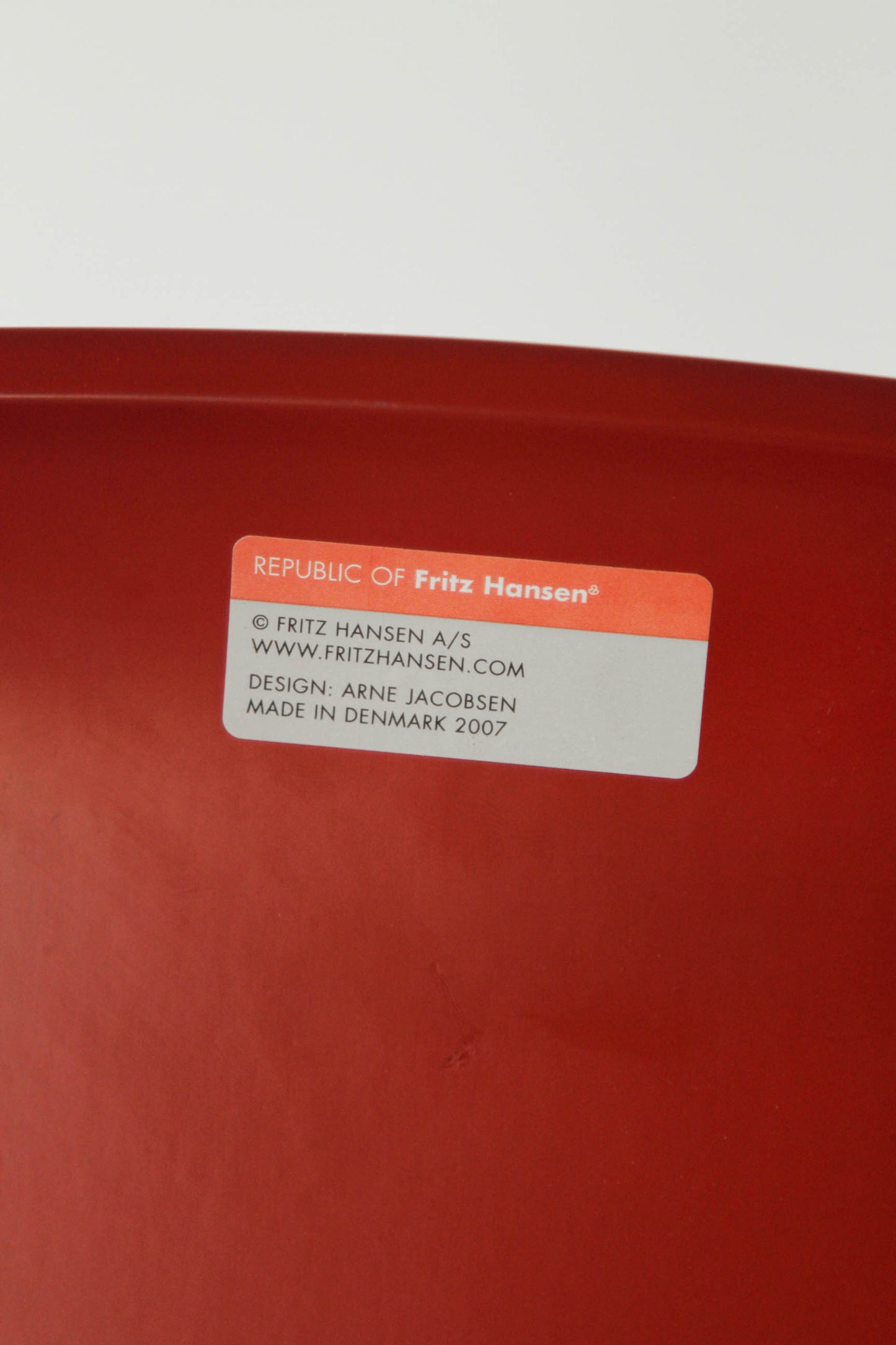 Arne Jacobsen "seagull" chair. In white.