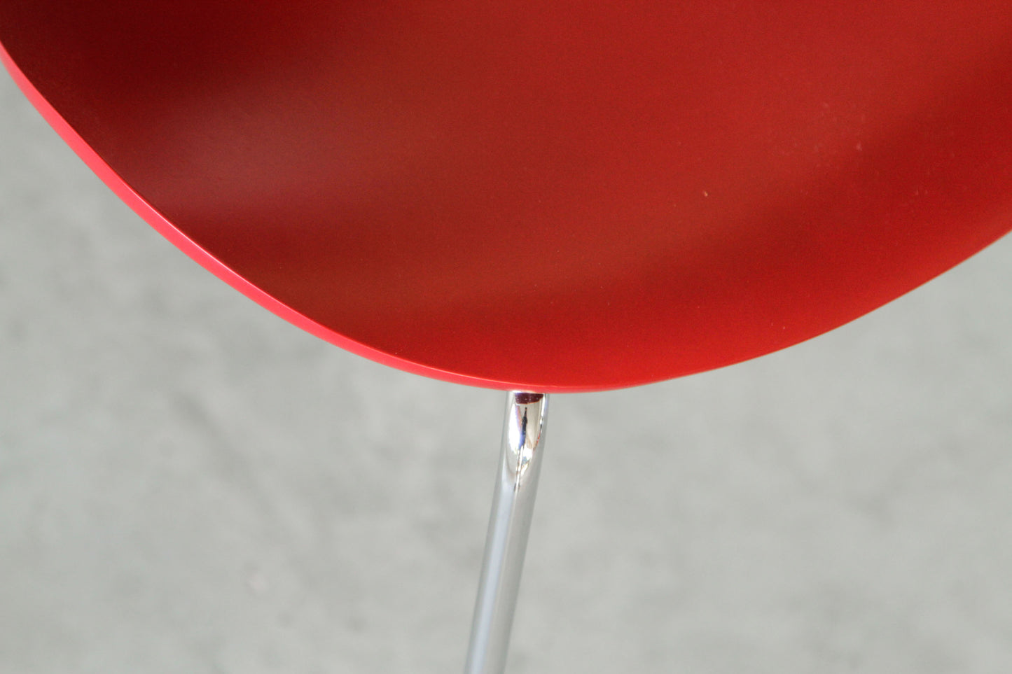 Arne Jacobsen "seagull" chair. In white.