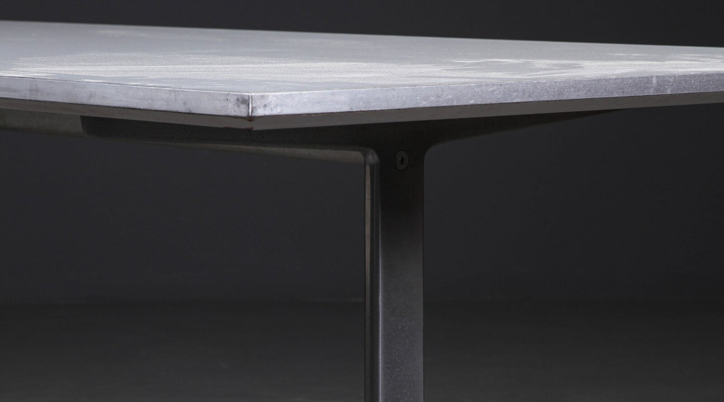Piet Hein/Arne Jacobsen for Fritz Hansen dining table.