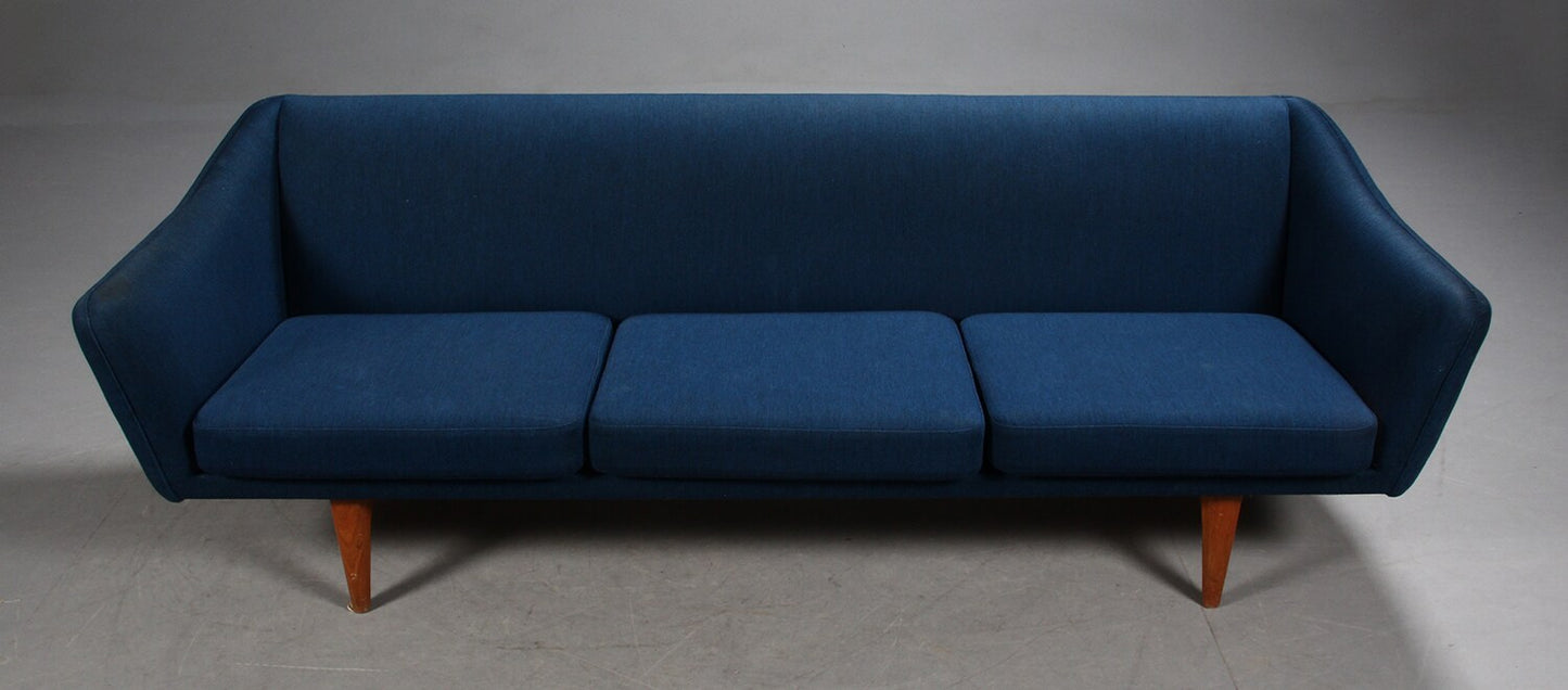 Ilum Wikkelsø. Three-seater sofa model ML140 in  oak.