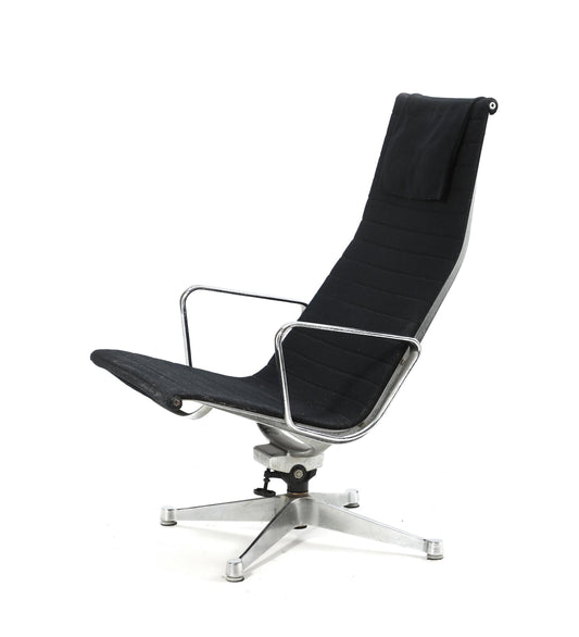 Eames “Aluminum Group”. Lounge chair by Herman Miller.