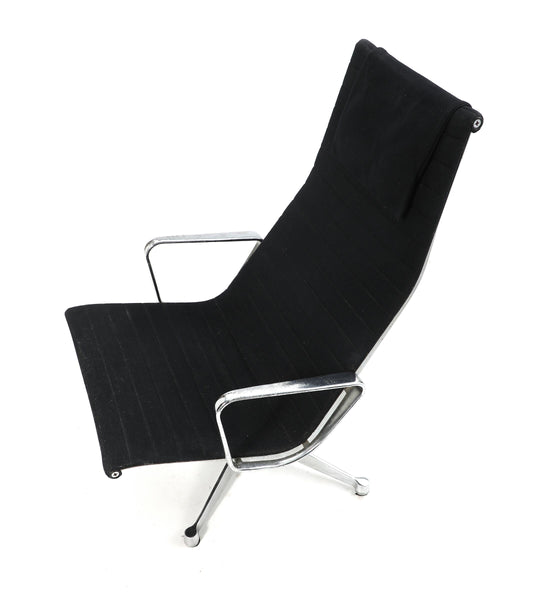 Eames “Aluminum Group”. Lounge chair by Herman Miller.