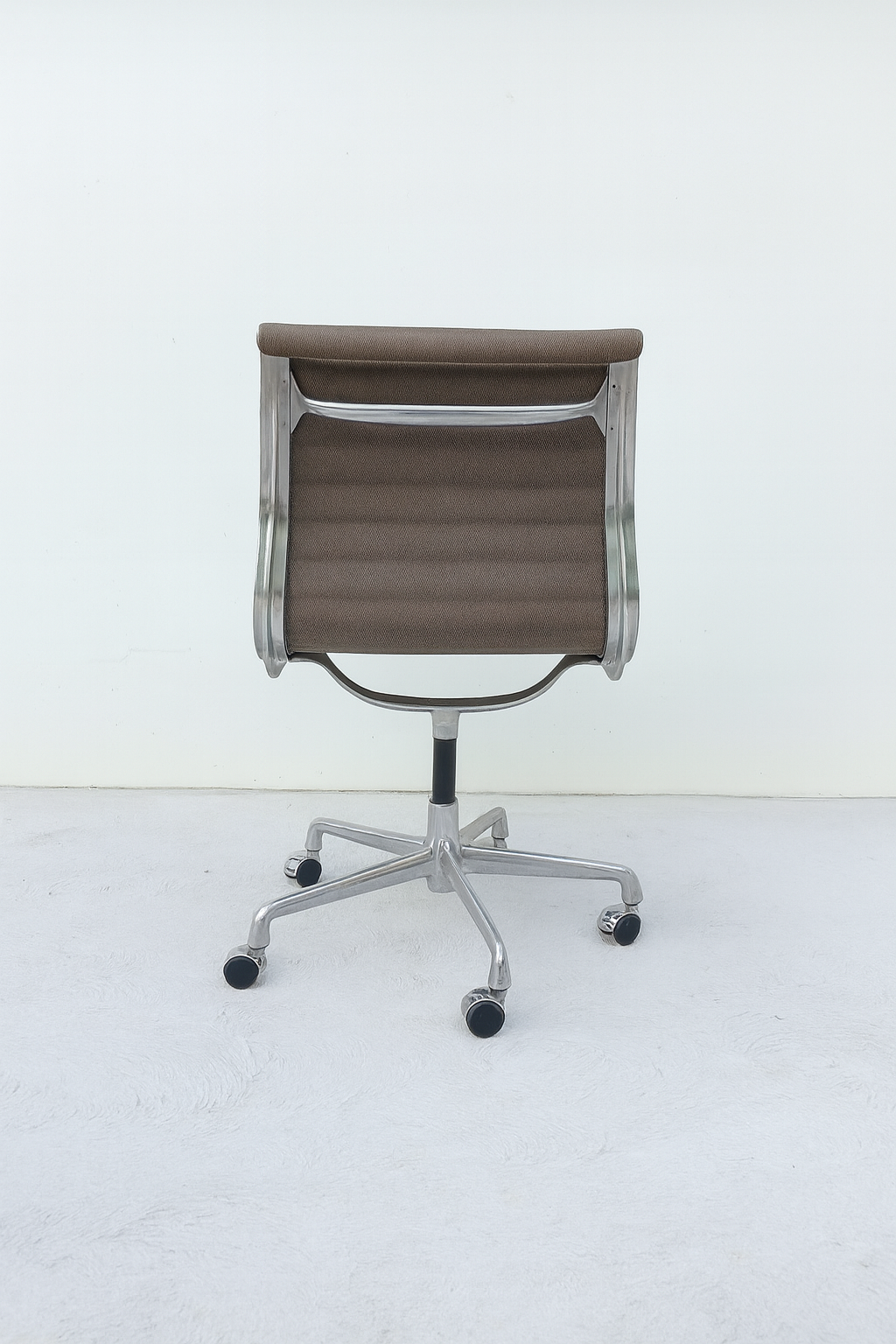 Eames Aluminum Group Management Chair.