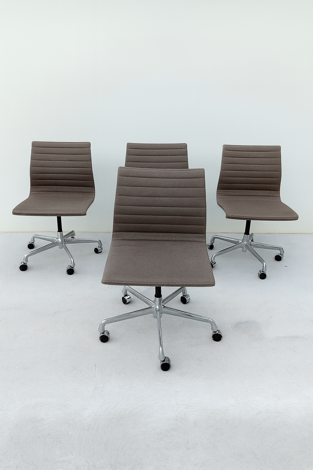 Eames Aluminum Group Management Chair.