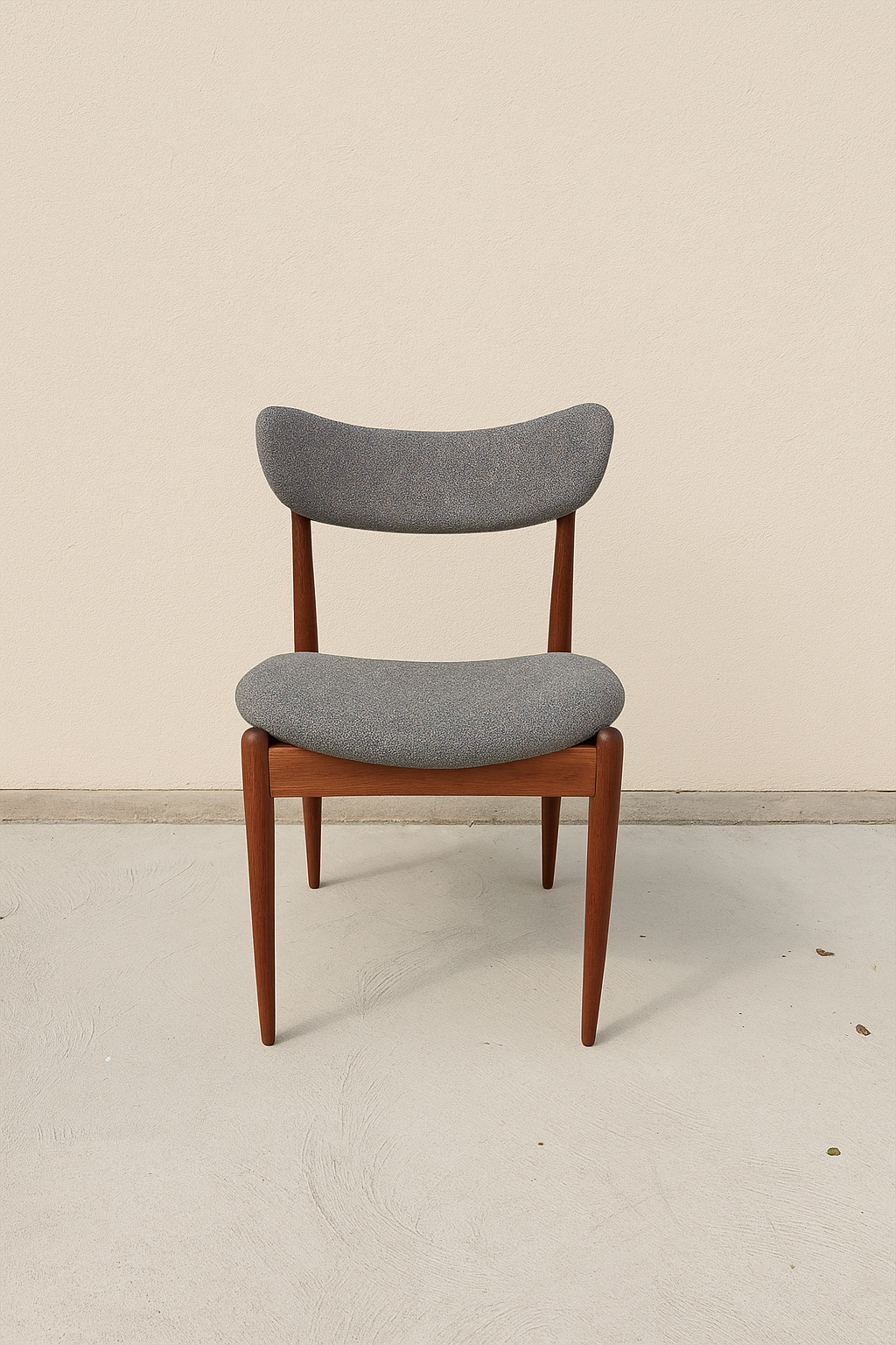 Parker model 108 dining chairs in Blackwood with Hallingdal fabric.
