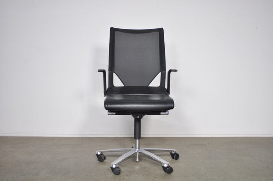 Wilkhan Modus Compact 27 range office chair.