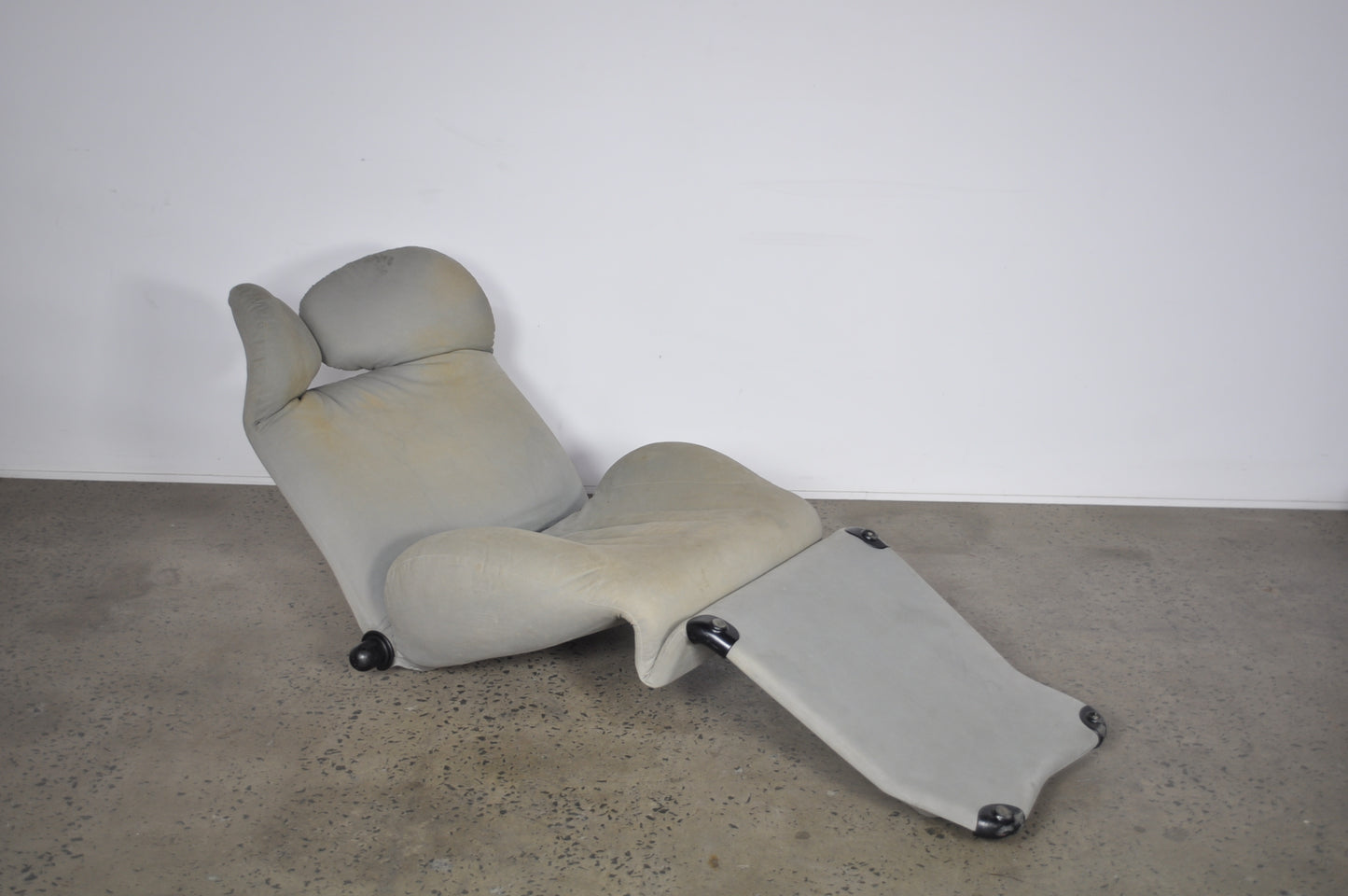 Wink Lounge Chair by Toshiyuki Kita for Cassina. Restoration project.