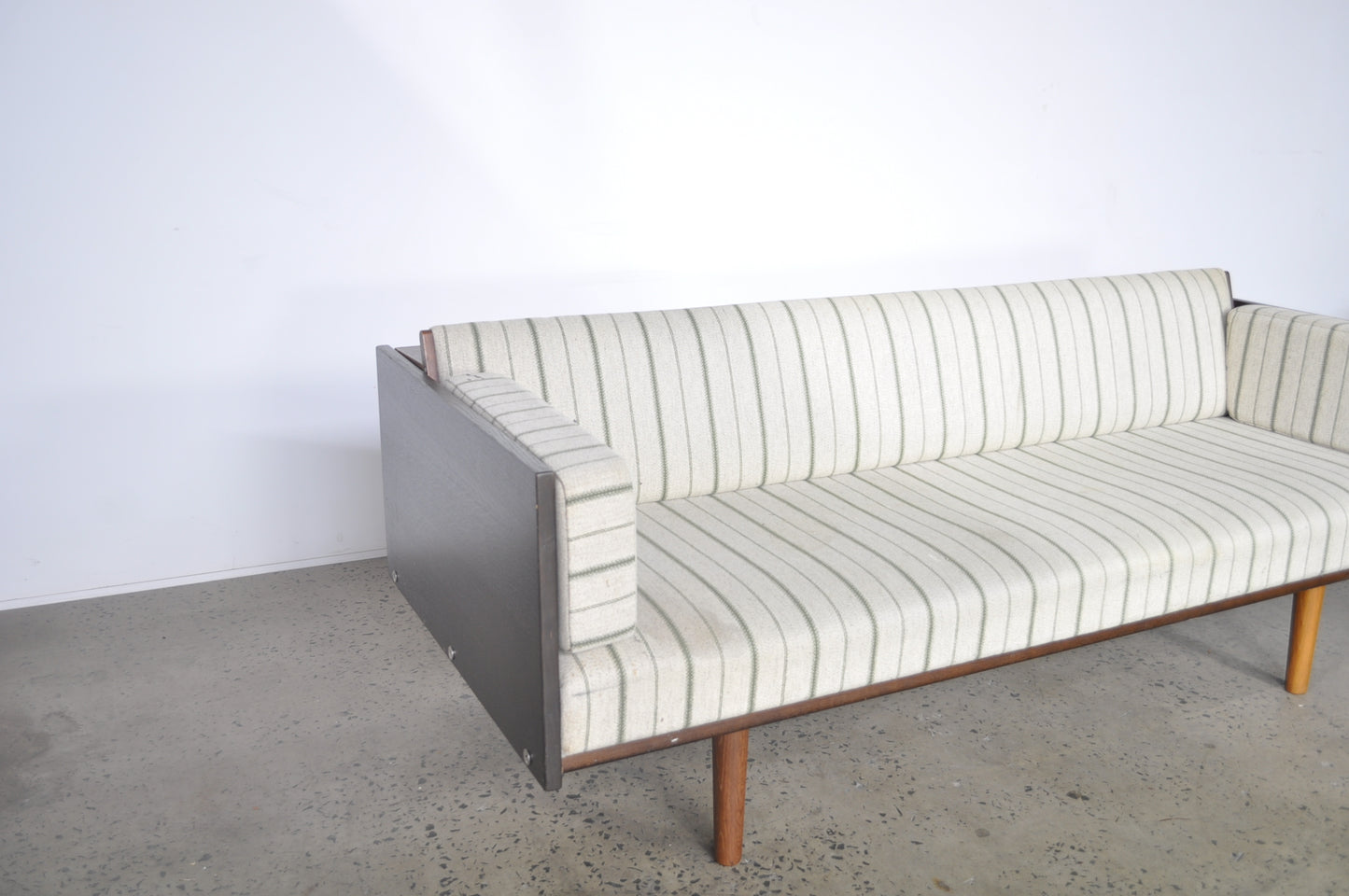 Hans J. Wegner GE6 Daybed Sofa for GETAMA.