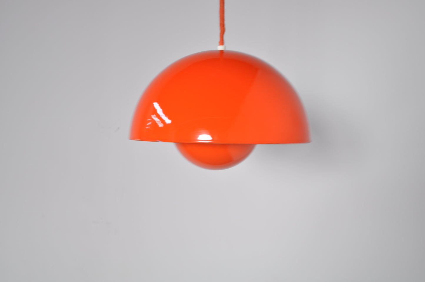 Verner Panton Flower Pot pendant in Orange.