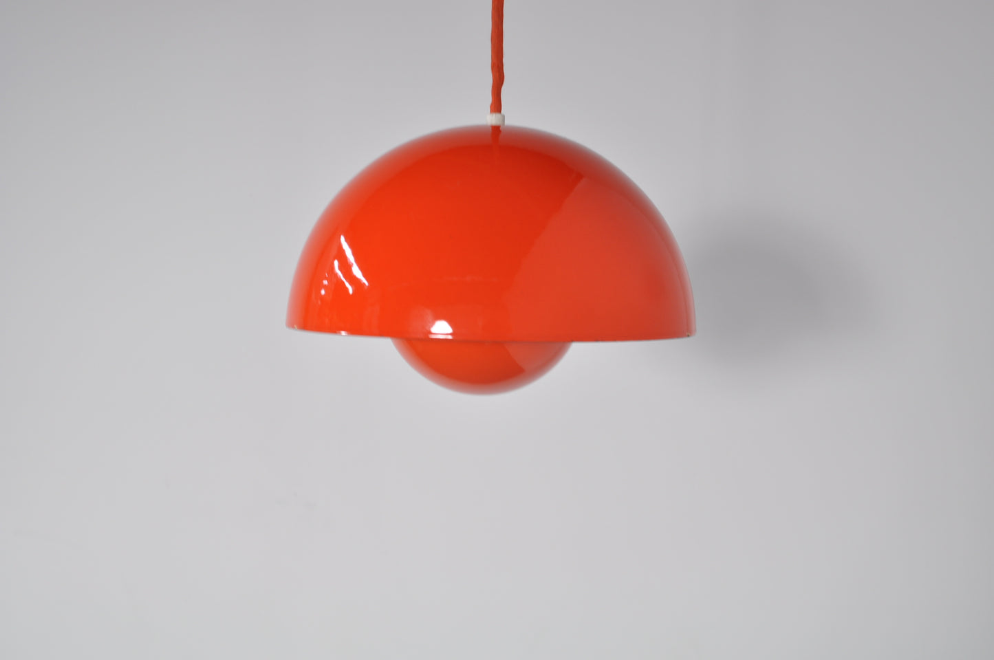 Verner Panton Flower Pot pendant in Orange.