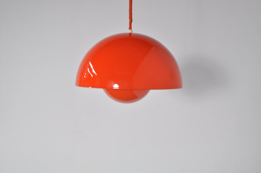 Verner Panton Flower Pot pendant in Orange.