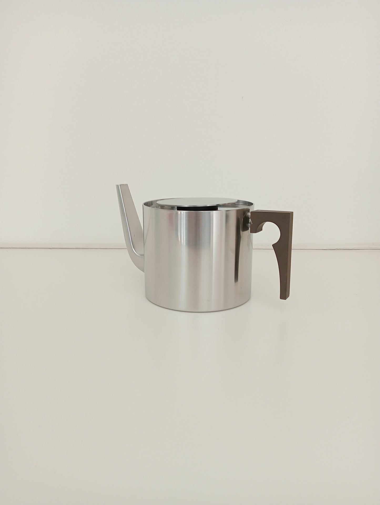 Stelton Arne Jacobsen teapot 1.25 litre.