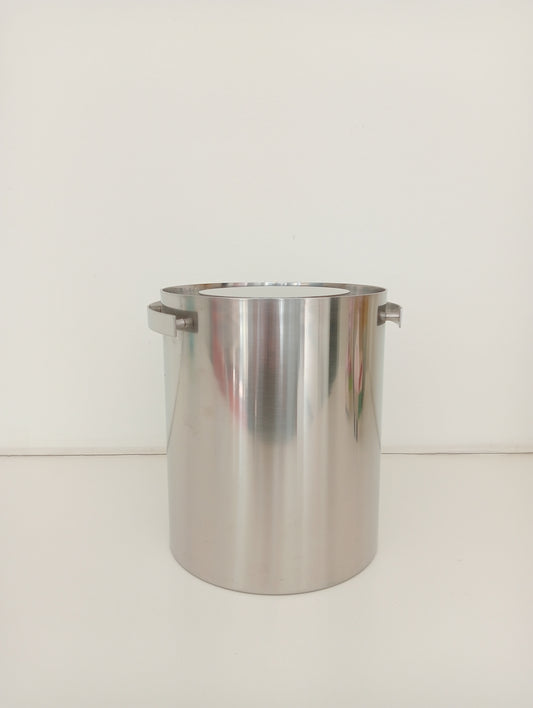 Stelton Arne Jacobsen champagne cooler with lid.
