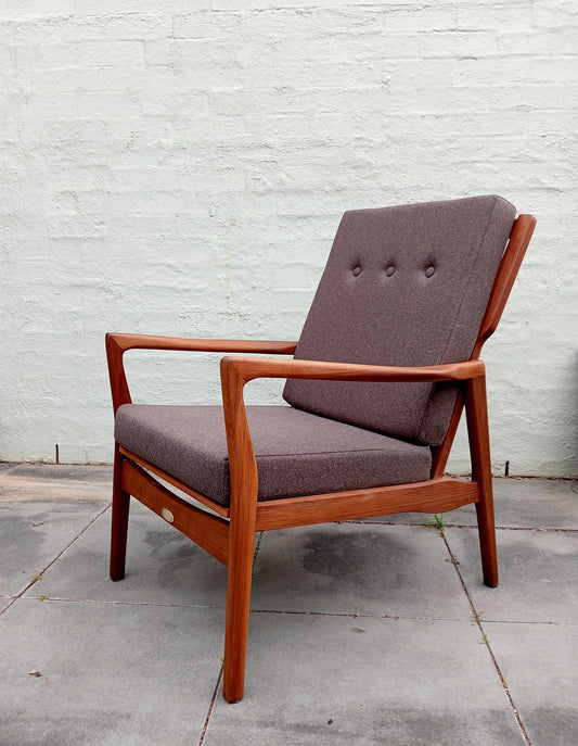 Wrightbilt “Selectamatic” lounge chair.