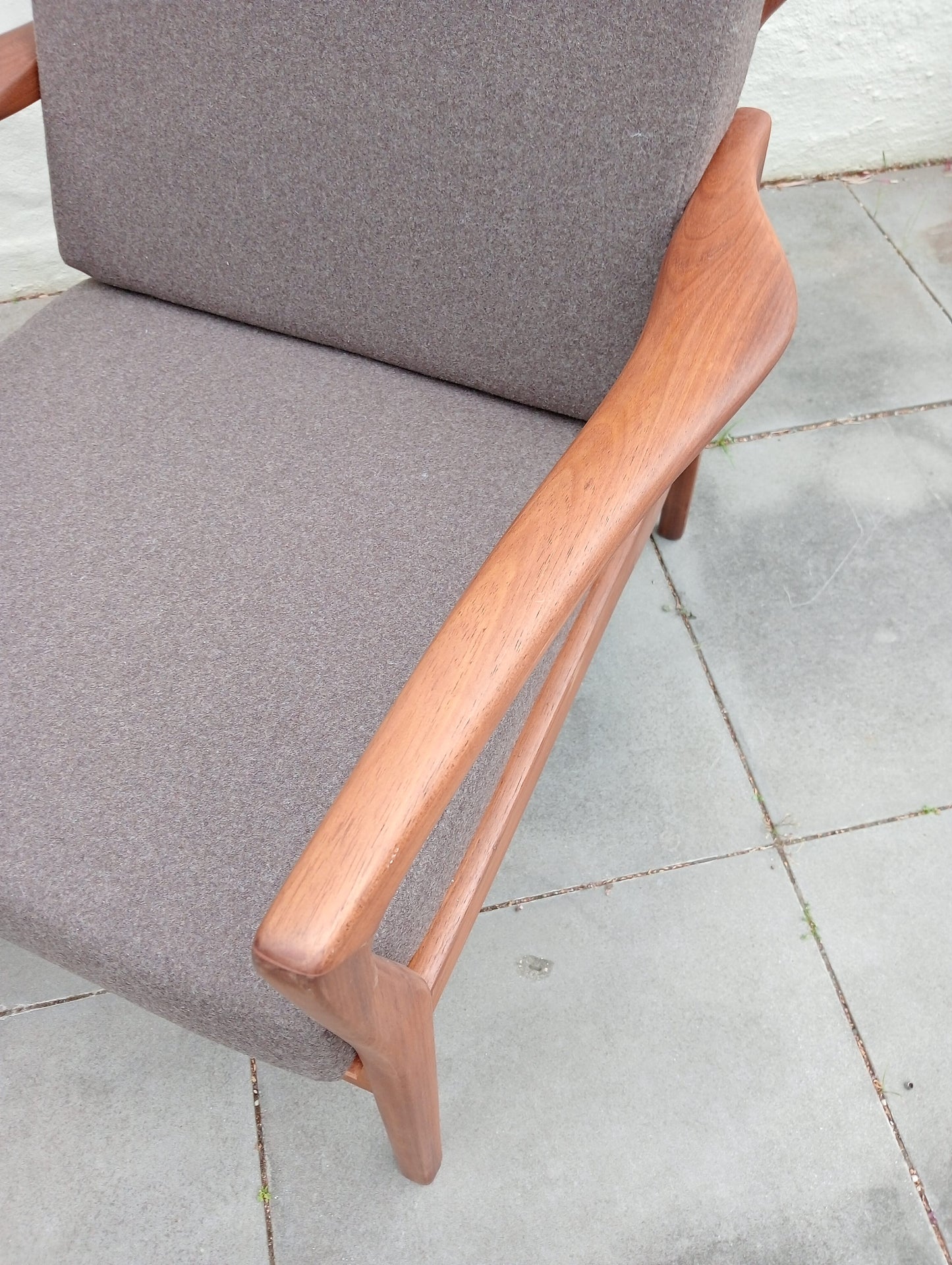 Wrightbilt “Selectamatic” lounge chair.