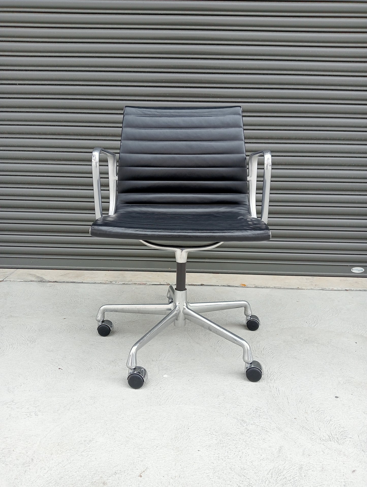 Herman Miller Eames Aluminium Group Side Chair.