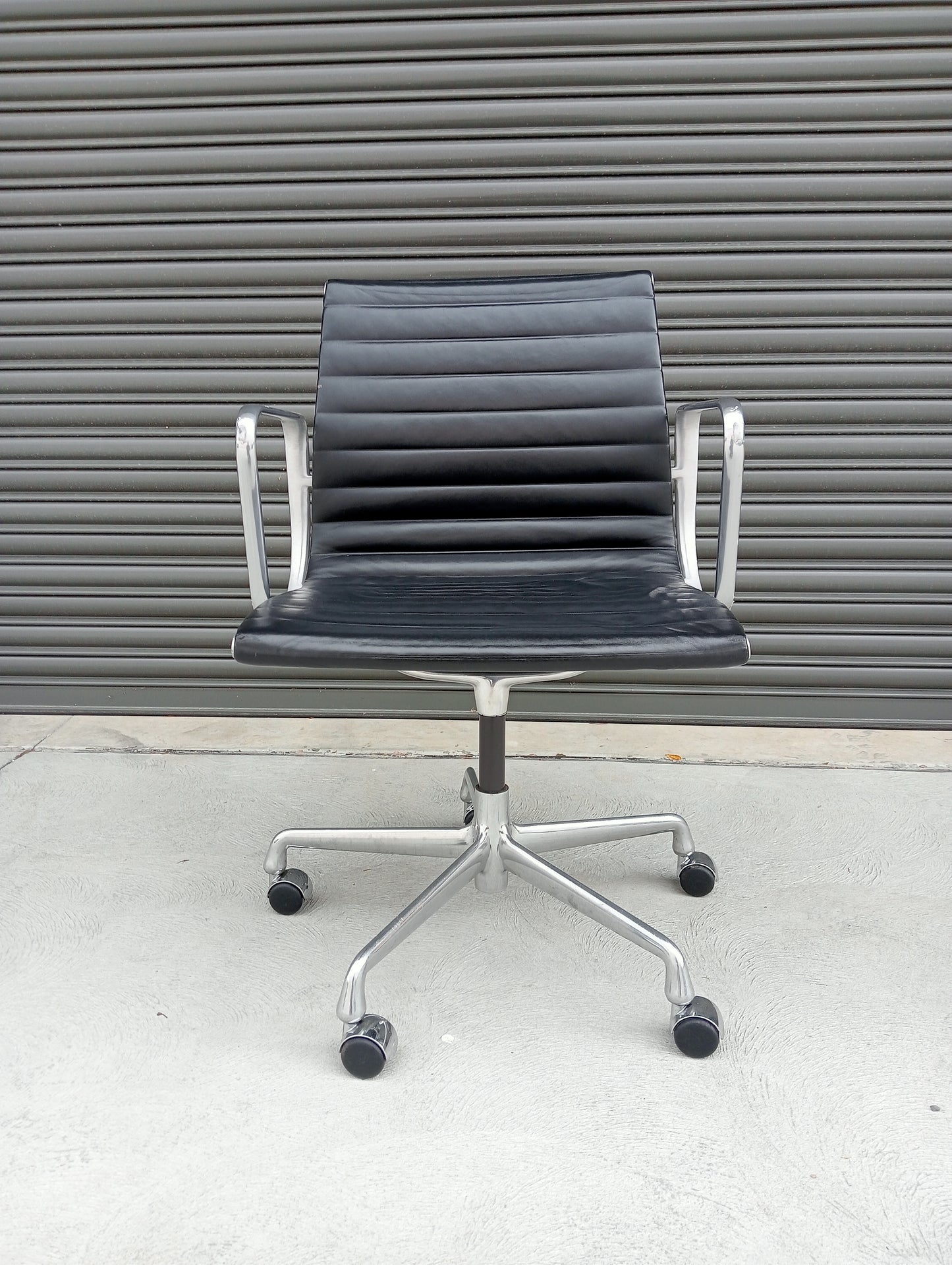 Herman Miller Eames Aluminium Group Side Chair.