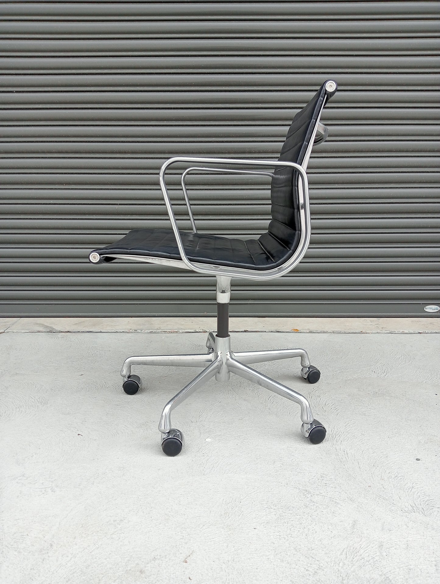 Herman Miller Eames Aluminium Group Side Chair.