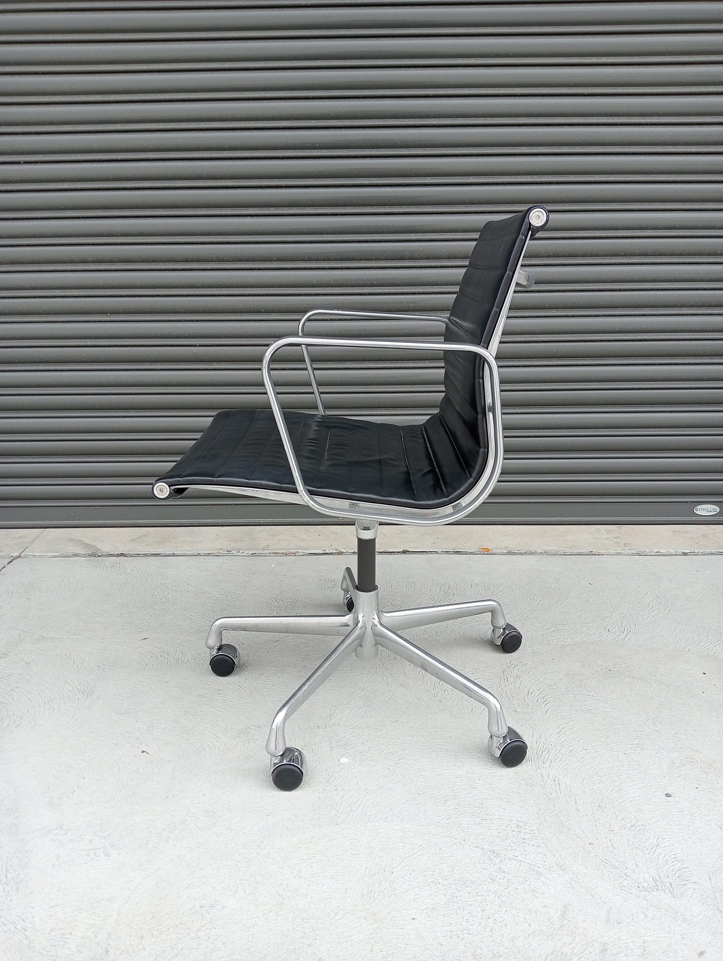 Herman Miller Eames Aluminium Group Side Chair.