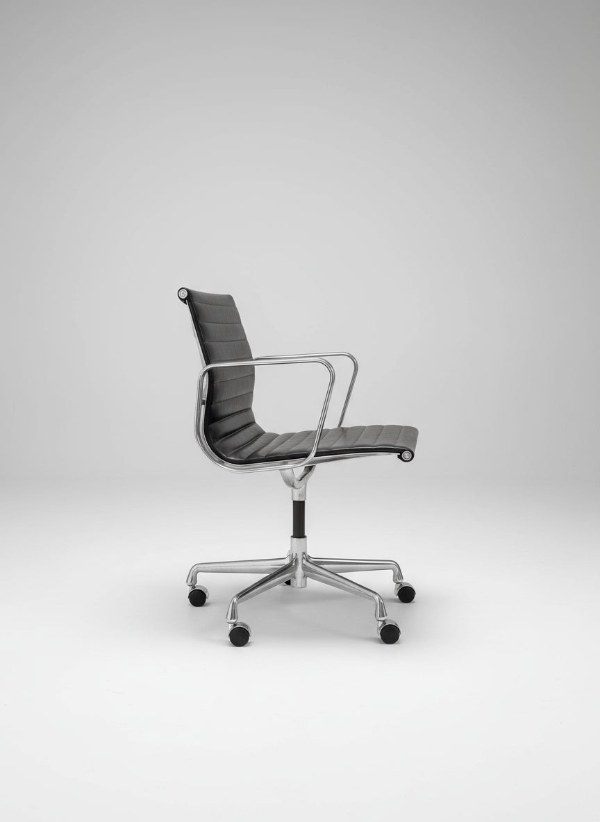 Herman Miller Eames Aluminium Group Side Chair.
