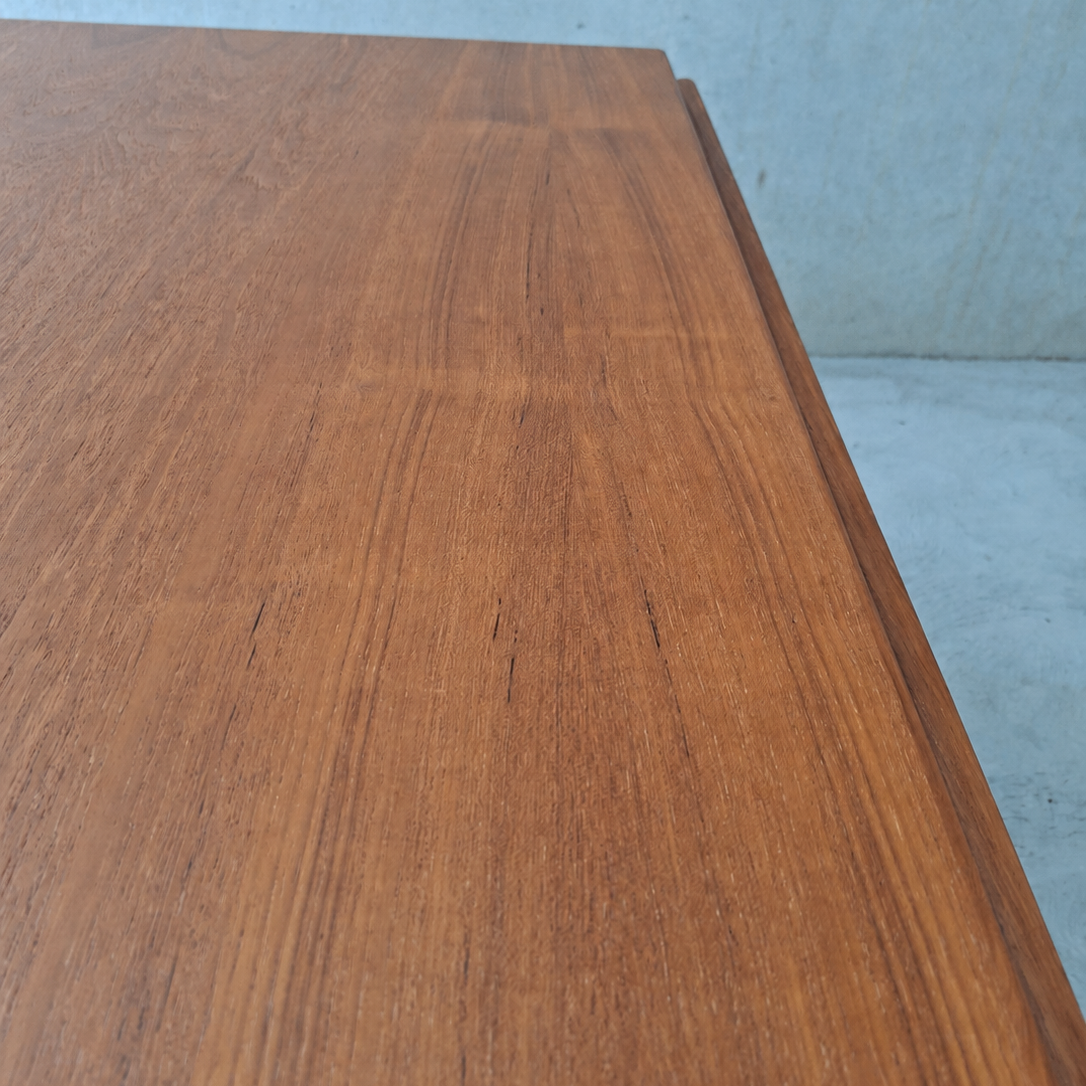 Børge Mogensen Drop-Leaf Dining Table for Søborg Møbelfabrik.