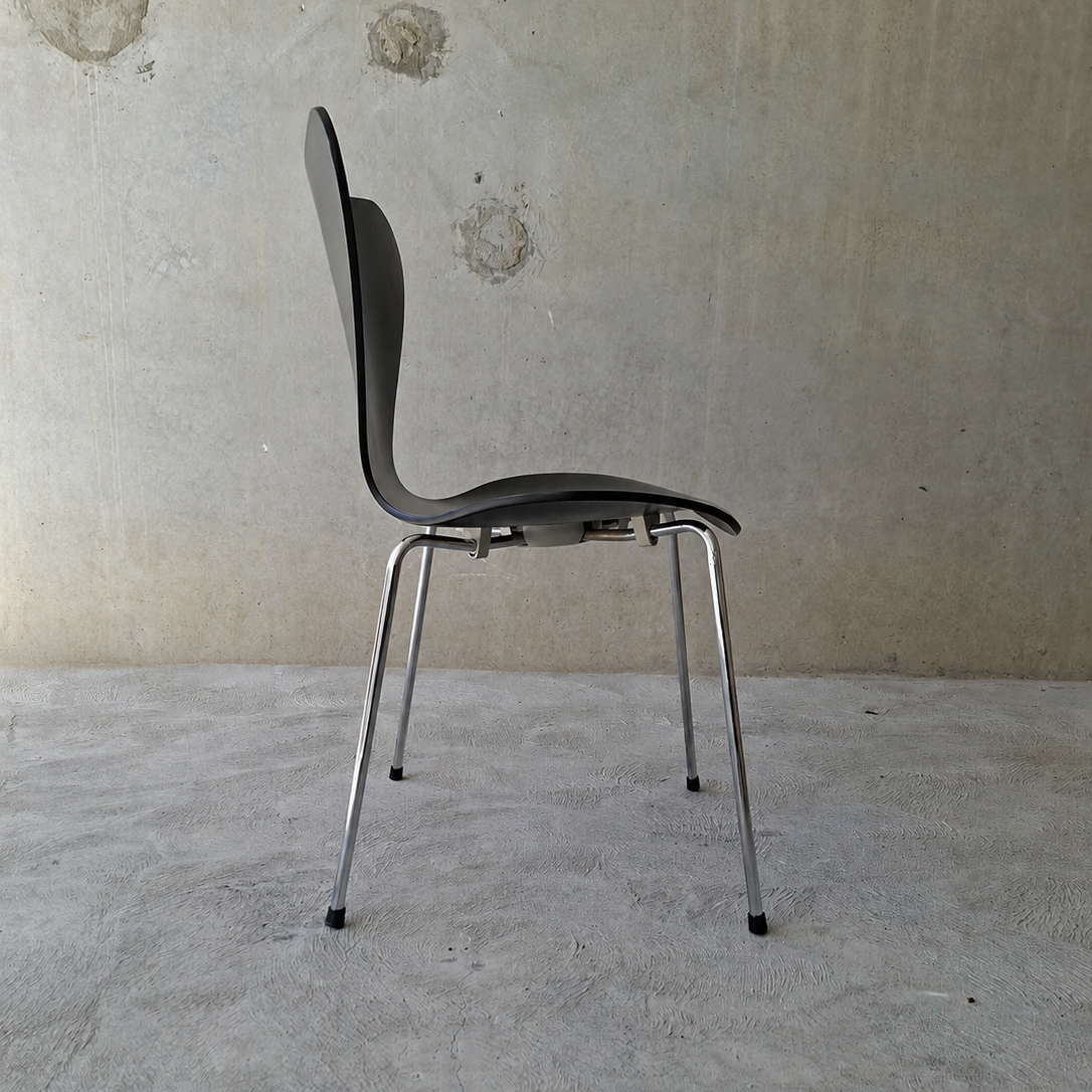 Arne Jacobsen Series 7 chairs for Fritz Hansen. Set of six.