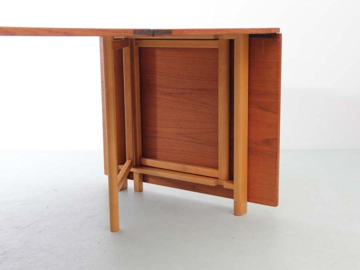 Maria expanding dining table by Bruno Mathsson.