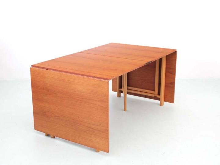 Maria expanding dining table by Bruno Mathsson.