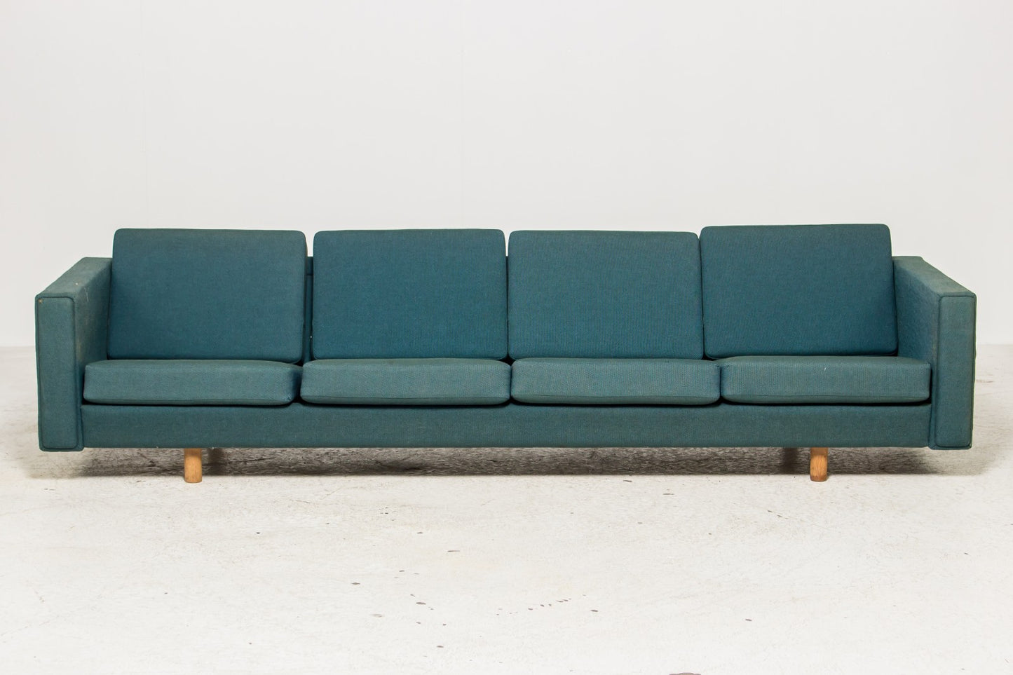 Hans J. Wegner 4 seat sofa model GE-300. To be restored.