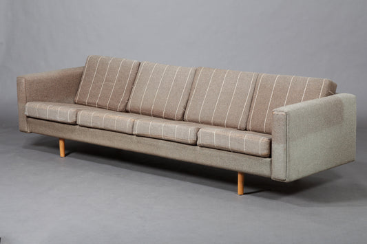 Hans J. Wegner 4 seat sofa model GE-300. To be restored.